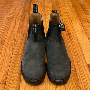 Blundstone Chelsea Boot, Size US M8, Rustic Black, like-new condition